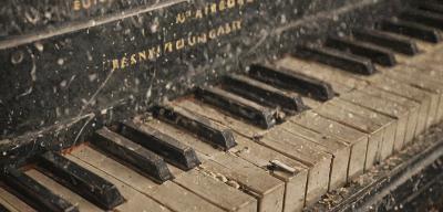 Piano cleaning and maintenance routine for home care